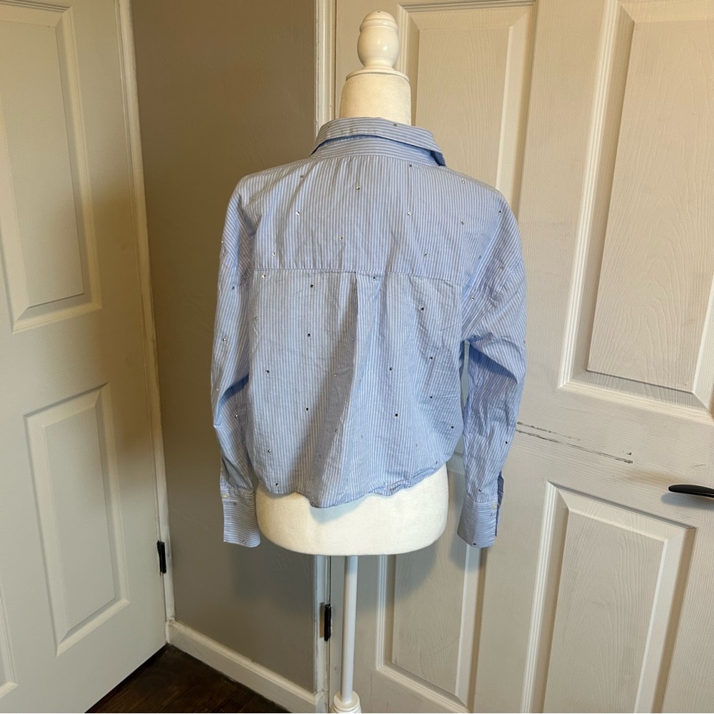 Maeve Anthropologie cropped Light Blue Button-Up Shirt with Embellishments - Picture 6 of 8